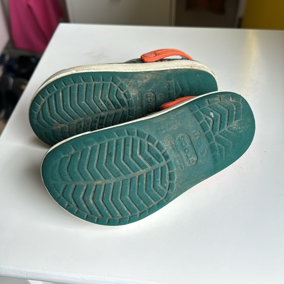 Crocs size 10/11 - Picture 4 of 4